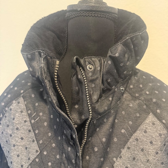 Ride Women's Ski/snowboard Jacket (Like New) - Picture 6 of 14